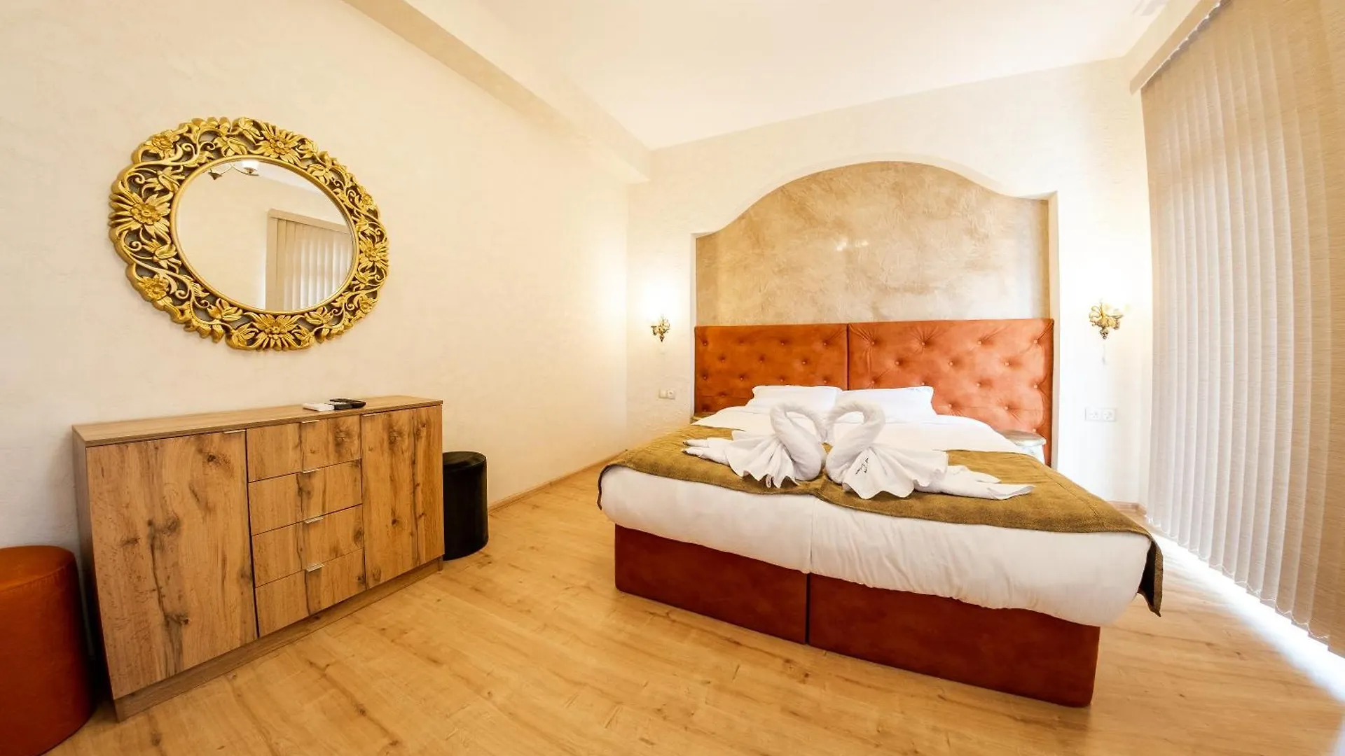 Sofia Crown Life Apartment